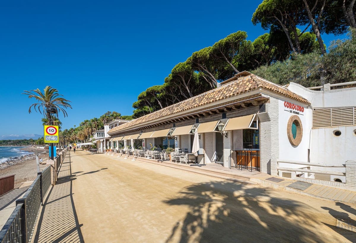 1 bedroom Apartment for sale in Marbella with pool - € 849,000 (Ref: 9480352)