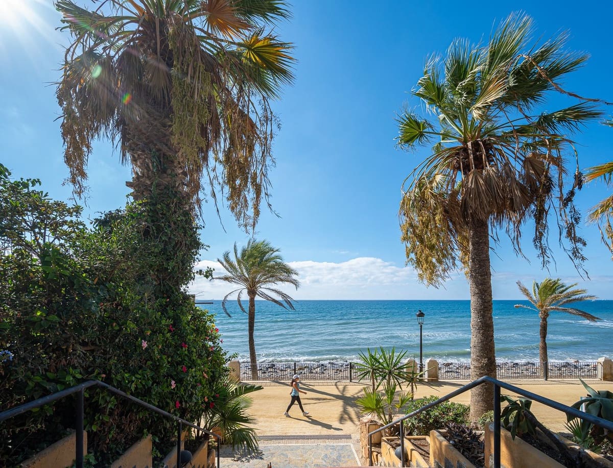 1 bedroom Apartment for sale in Marbella with pool - € 849,000 (Ref: 9480352)