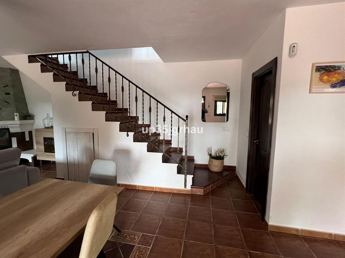 6 soverom Villa til salgs i Estepona med svømmebasseng garasje - € 849 900 (Ref: 9480354)