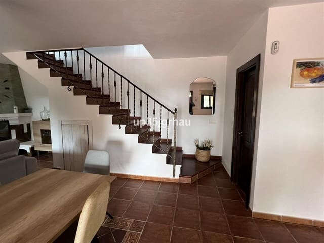 6 soverom Villa til salgs i Centro, Estepona med svømmebasseng garasje - € 849 900 (Ref: 9480354)