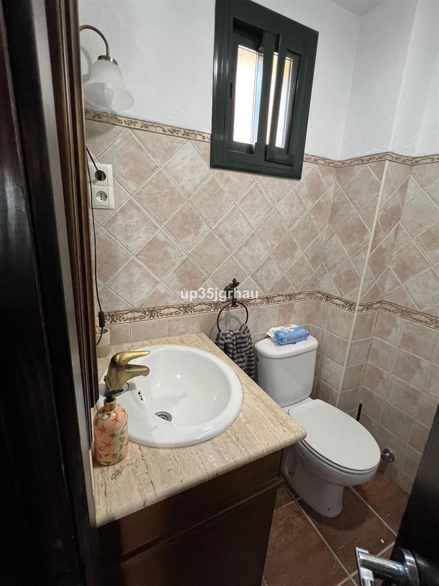 6 soverom Villa til salgs i Estepona med svømmebasseng garasje - € 849 900 (Ref: 9480354)