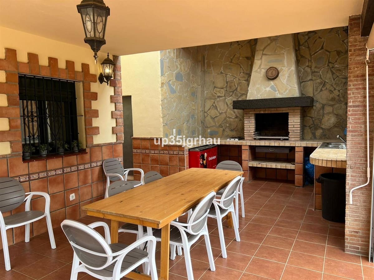 6 soverom Villa til salgs i Estepona med svømmebasseng garasje - € 849 900 (Ref: 9480354)