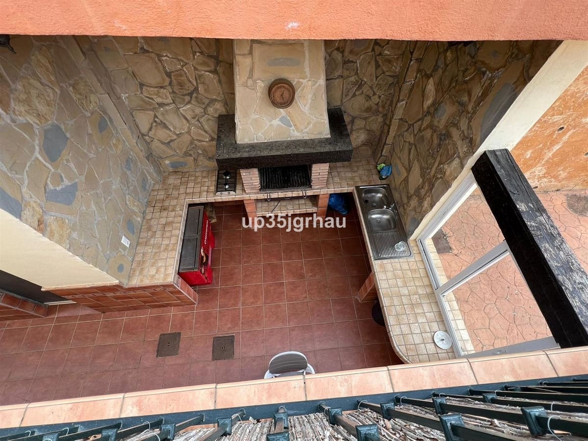 6 soverom Villa til salgs i Estepona med svømmebasseng garasje - € 849 900 (Ref: 9480354)