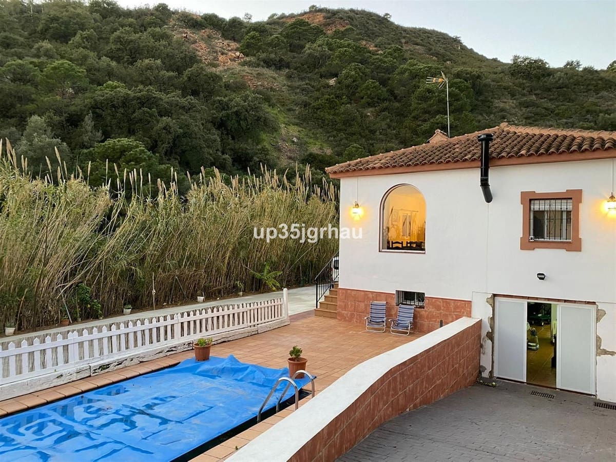 6 soverom Villa til salgs i Estepona med svømmebasseng garasje - € 849 900 (Ref: 9480354)