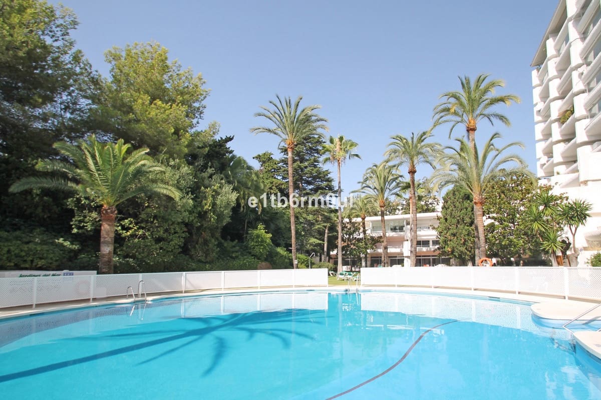2 bedroom Penthouse for sale in Golden Mile with pool - € 850,000 (Ref: 9480357)