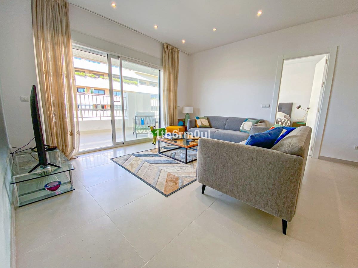 2 bedroom Penthouse for sale in Golden Mile with pool - € 850,000 (Ref: 9480357)