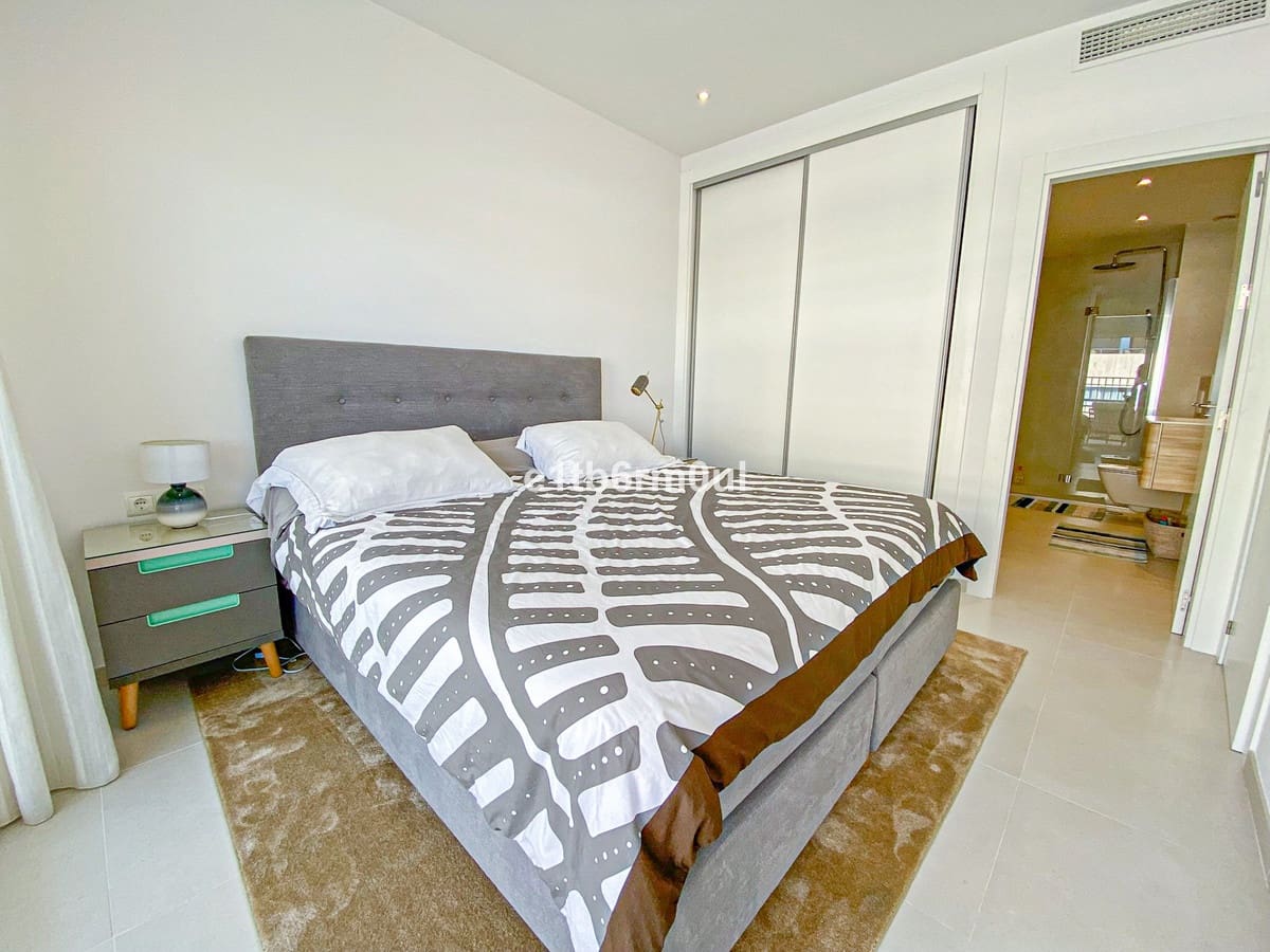 2 bedroom Penthouse for sale in Golden Mile with pool - € 850,000 (Ref: 9480357)