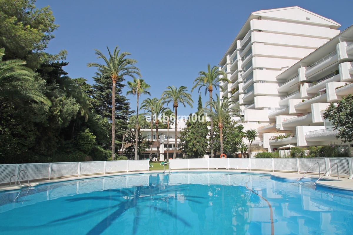 2 bedroom Penthouse for sale in Golden Mile with pool - € 850,000 (Ref: 9480357)