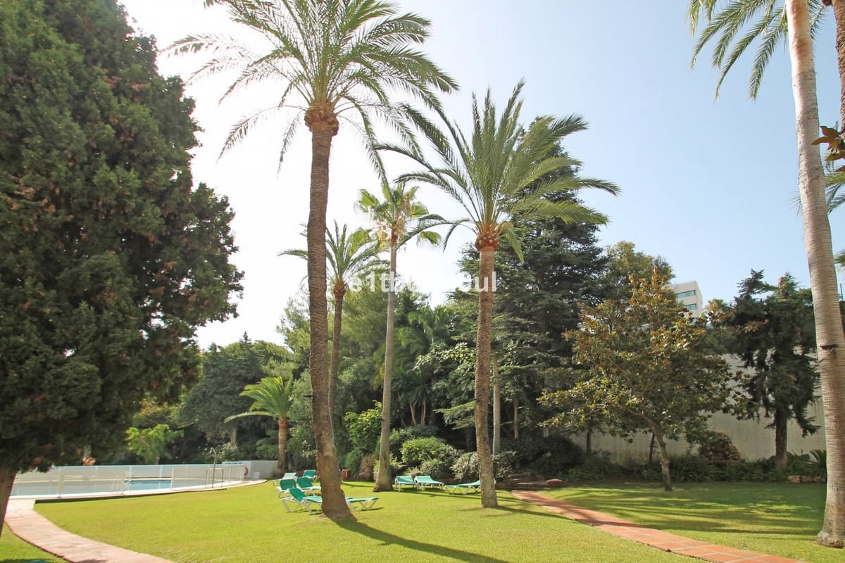 2 bedroom Penthouse for sale in Golden Mile with pool - € 850,000 (Ref: 9480357)