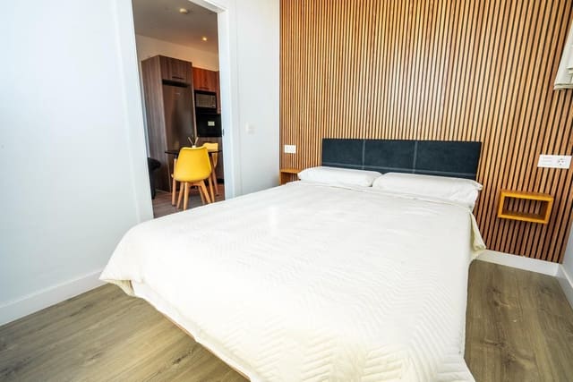 7 soverom Penthouse til salgs i Marbella med svømmebasseng - € 850 000 (Ref: 9480358)