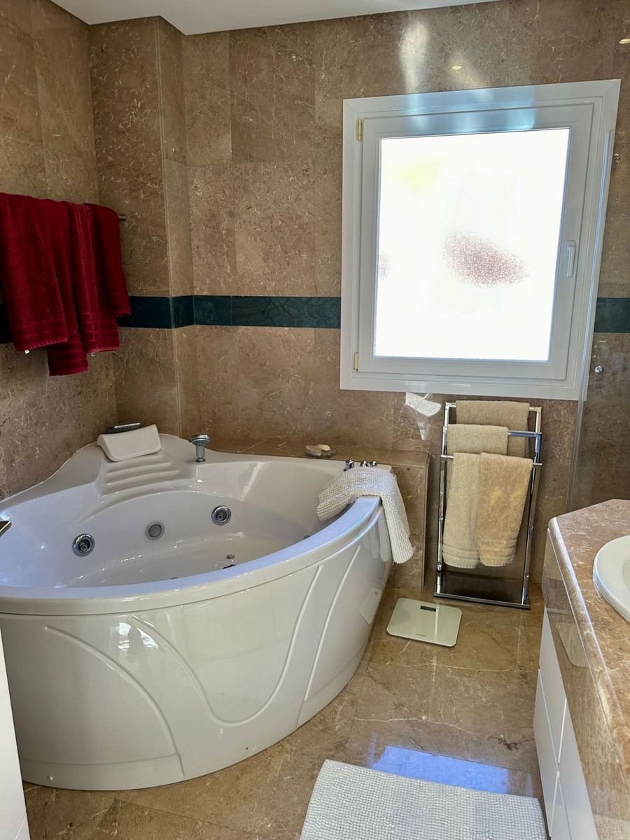 2 soveværelse Penthouse til salg i Nueva Andalucia med swimmingpool garage - € 850.000 (Ref: 9480359)