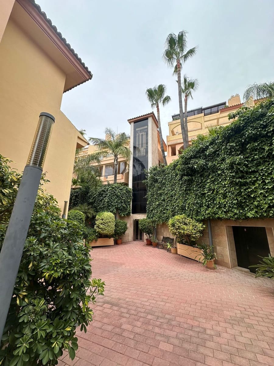 2 soveværelse Penthouse til salg i Nueva Andalucia med swimmingpool garage - € 850.000 (Ref: 9480359)