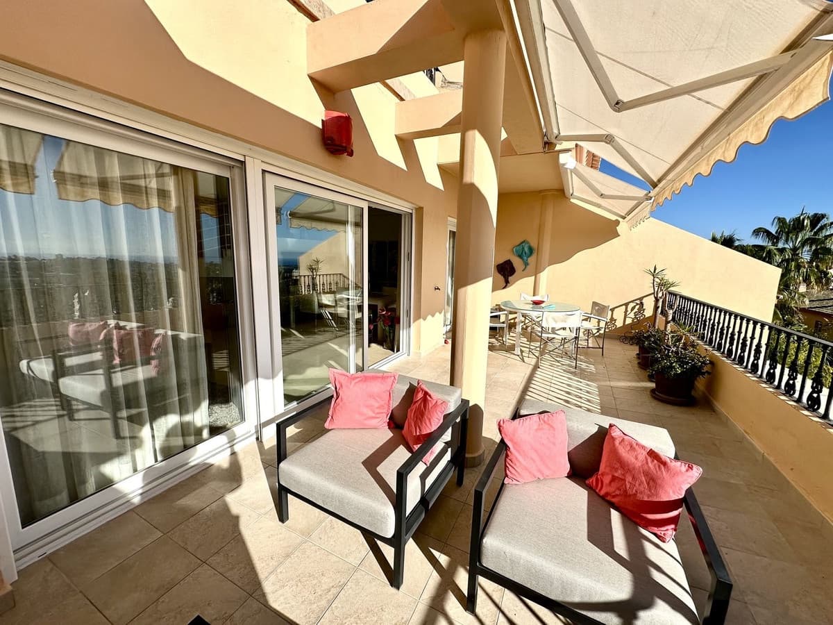 2 soveværelse Penthouse til salg i Nueva Andalucia med swimmingpool garage - € 850.000 (Ref: 9480359)