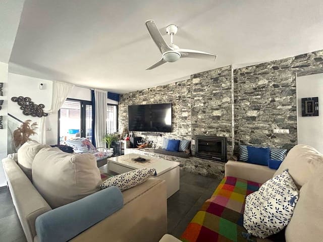 4 soveværelse Villa til salg i Calahonda, Mijas med swimmingpool - € 850.000 (Ref: 9480360)