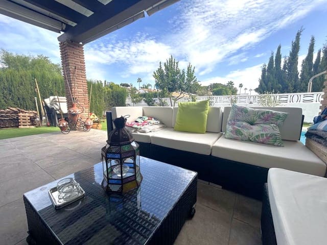 4 soveværelse Villa til salg i Calahonda, Mijas med swimmingpool - € 850.000 (Ref: 9480360)