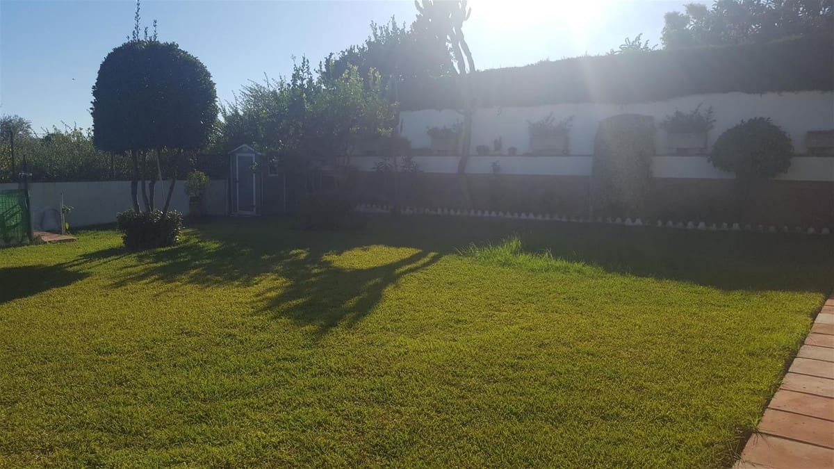 6 bedroom Villa for sale in Mijas Costa with pool - € 850,000 (Ref: 9480362)