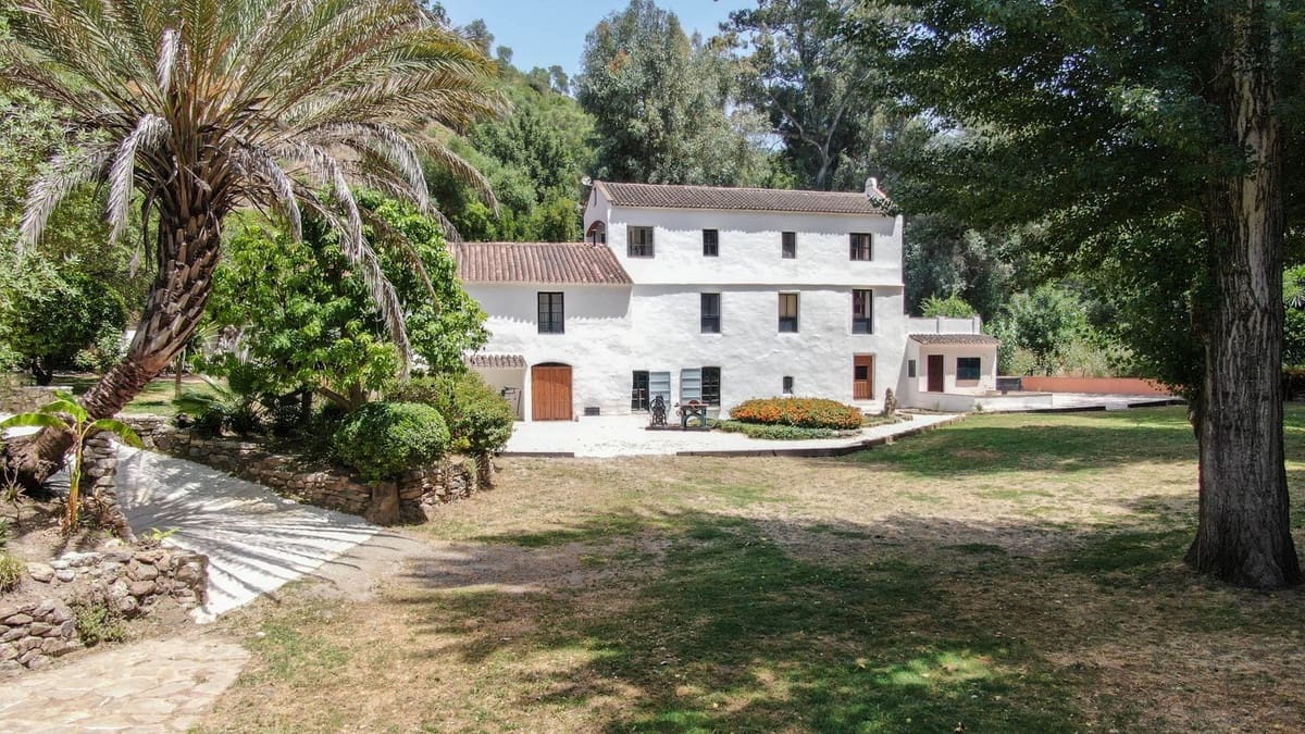 6 soveværelse Finca/Landehus til salg i Gaucin med swimmingpool - € 850.000 (Ref: 9480368)