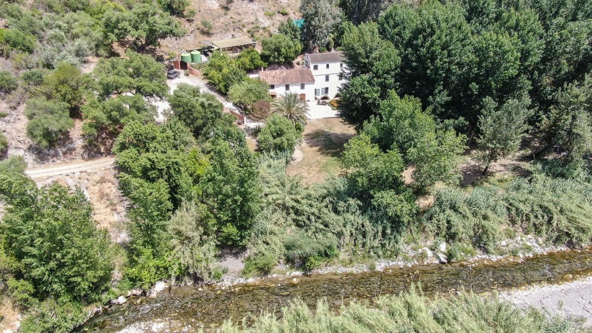 6 soveværelse Finca/Landehus til salg i Gaucin med swimmingpool - € 850.000 (Ref: 9480368)