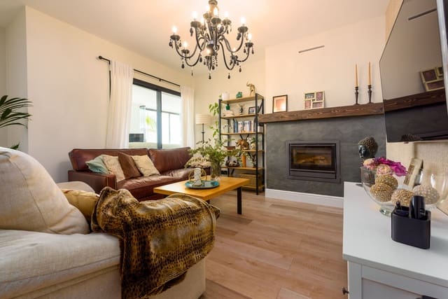 3 bedroom Apartment for sale in Centro, Estepona with pool - € 860,000 (Ref: 9480372)