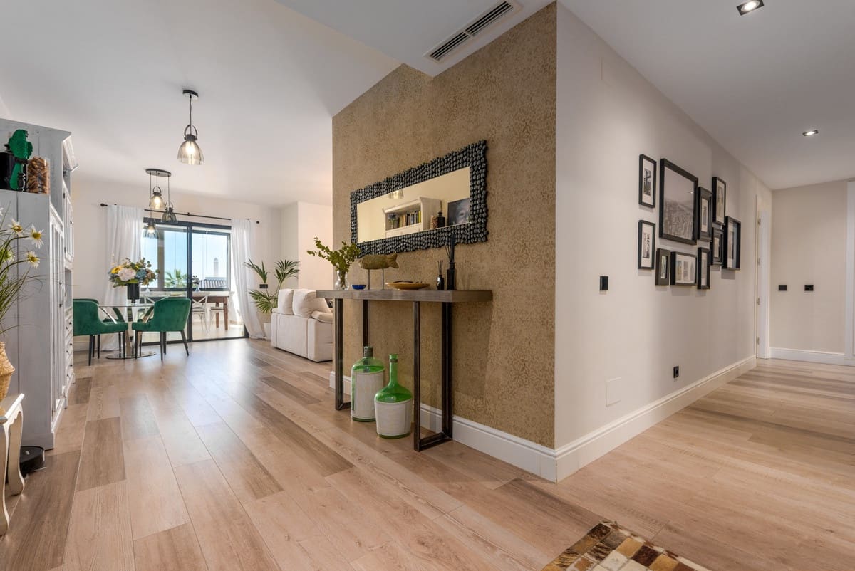 3 bedroom Apartment for sale in Estepona with pool - € 860,000 (Ref: 9480372)