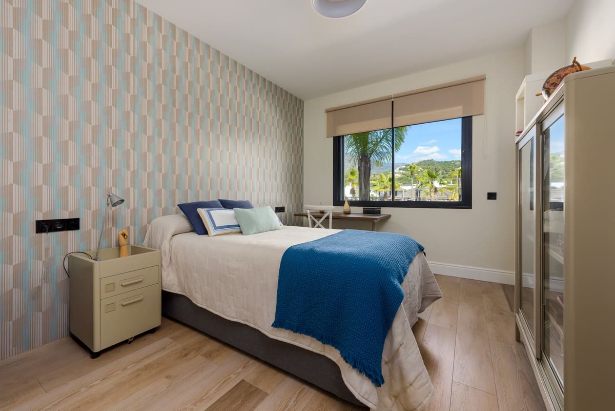 3 bedroom Apartment for sale in Estepona with pool - € 860,000 (Ref: 9480372)