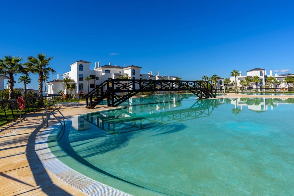 3 bedroom Apartment for sale in Estepona with pool - € 860,000 (Ref: 9480372)