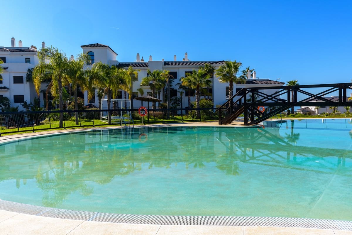 3 bedroom Apartment for sale in Estepona with pool - € 860,000 (Ref: 9480372)