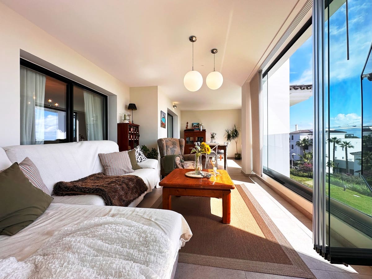 3 bedroom Apartment for sale in Estepona with pool - € 860,000 (Ref: 9480372)