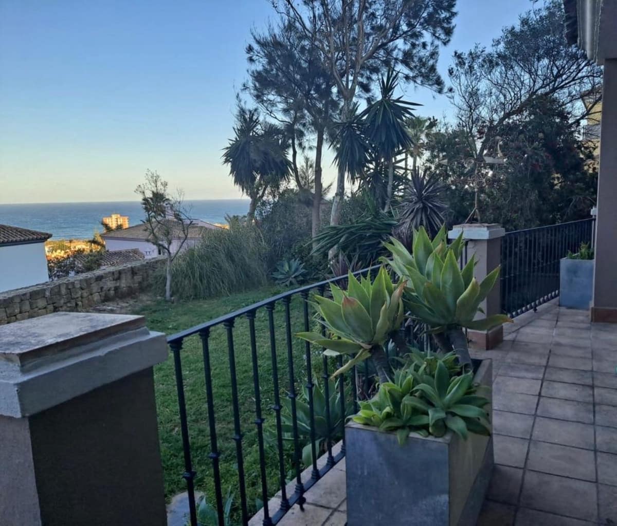 6 soveværelse Villa til salg i Manilva med swimmingpool garage - € 865.000 (Ref: 9480373)