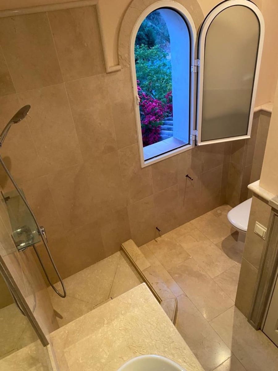 6 soveværelse Villa til salg i Manilva med swimmingpool garage - € 865.000 (Ref: 9480373)