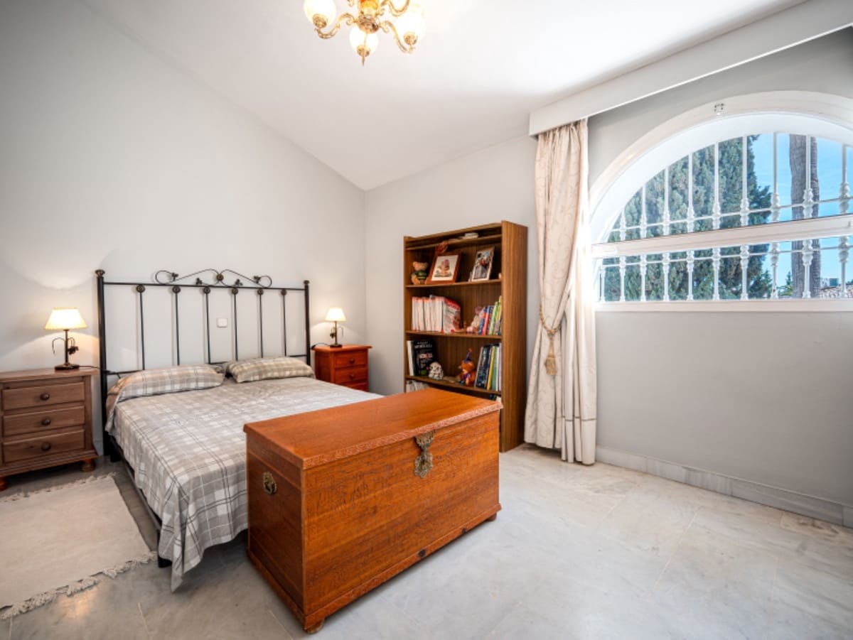 3 sovrum Hus till salu i Golden Mile med pool - 865 000 € (Ref: 9480374)