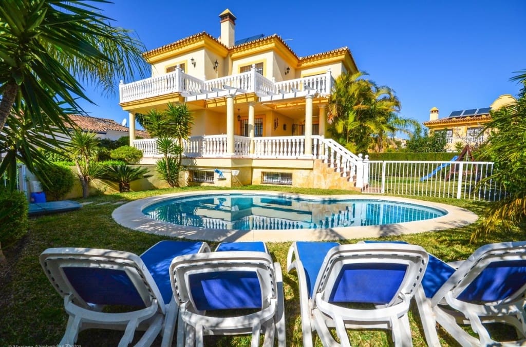 5 bedroom Villa for sale in Mijas Costa with pool garage - € 866,000 (Ref: 9480375)