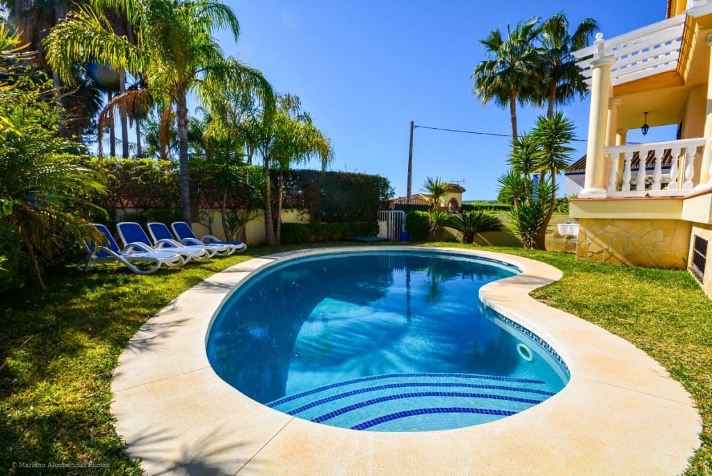 5 bedroom Villa for sale in Mijas Costa with pool garage - € 866,000 (Ref: 9480375)
