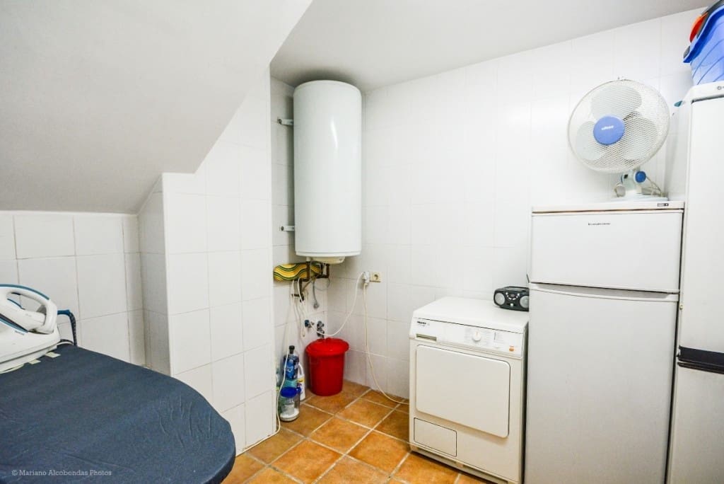 5 bedroom Villa for sale in Mijas Costa with pool garage - € 866,000 (Ref: 9480375)