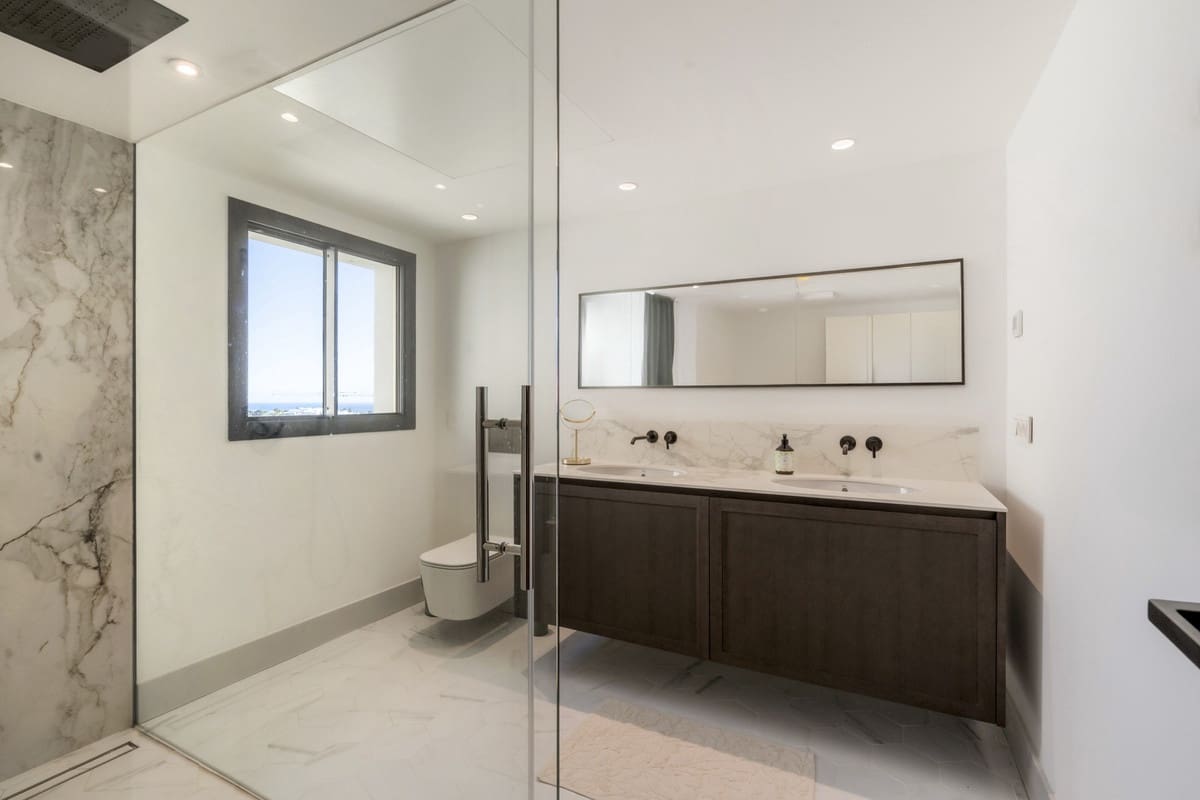 2 slaapkamer Appartement te koop in Nueva Andalucia - € 875.000 (Ref: 9480377)