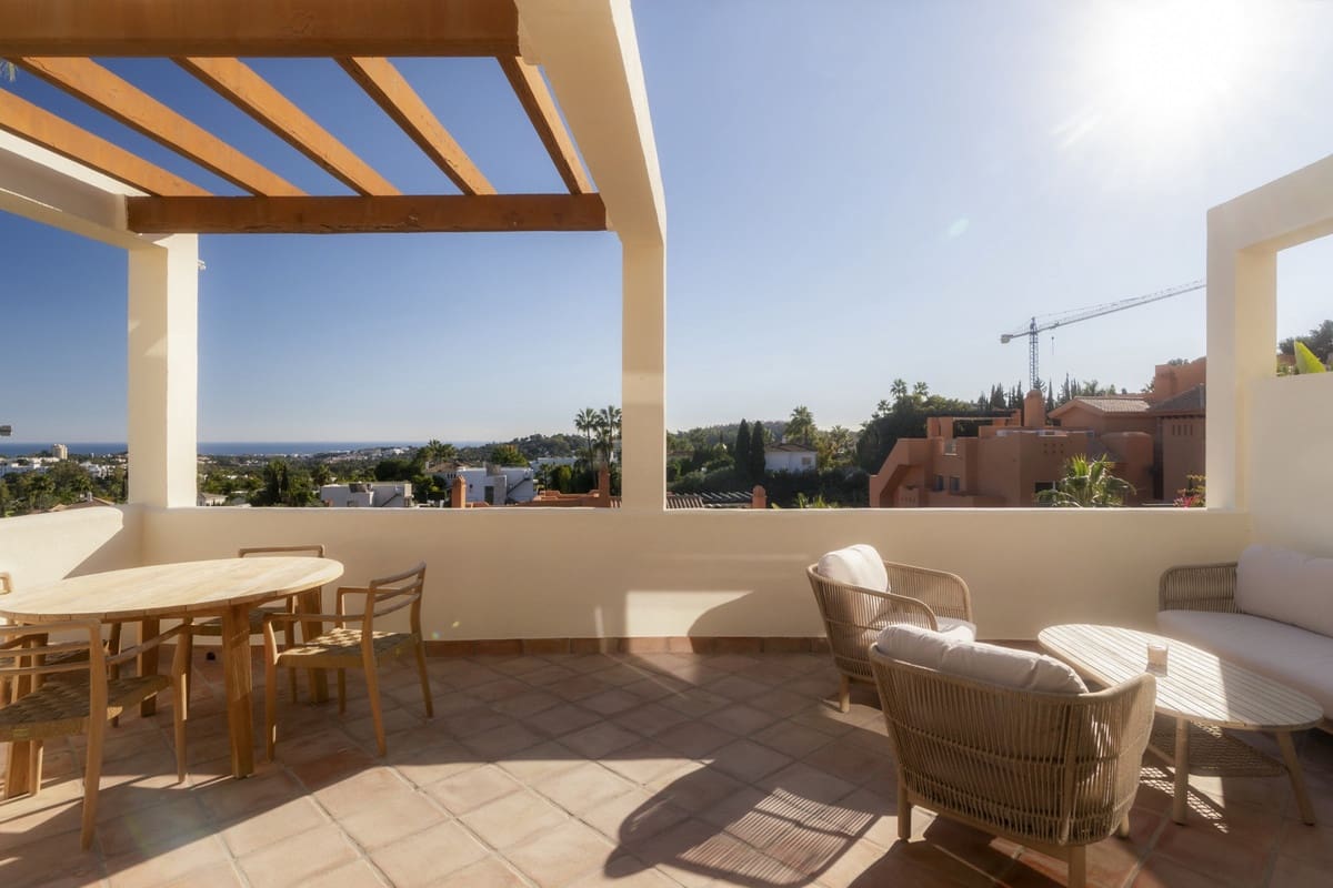 2 slaapkamer Appartement te koop in Nueva Andalucia - € 875.000 (Ref: 9480377)