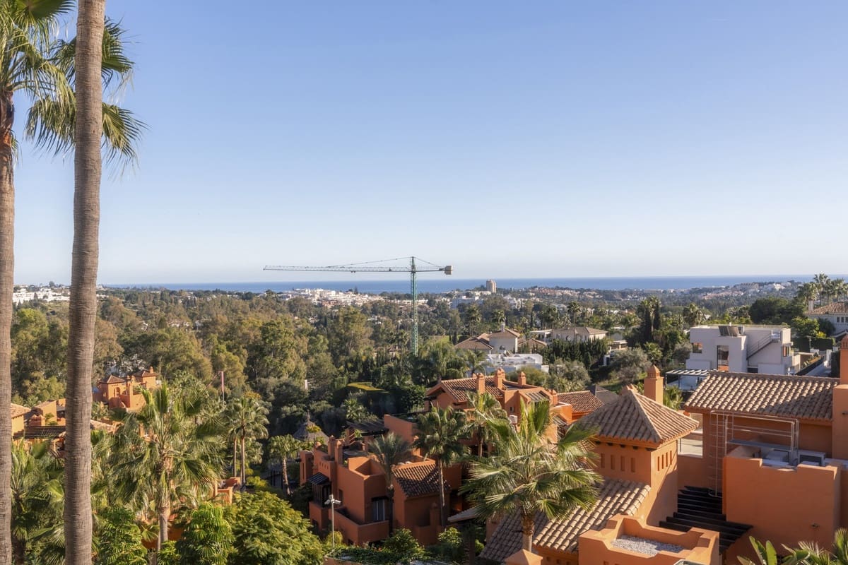 2 slaapkamer Appartement te koop in Nueva Andalucia - € 875.000 (Ref: 9480377)