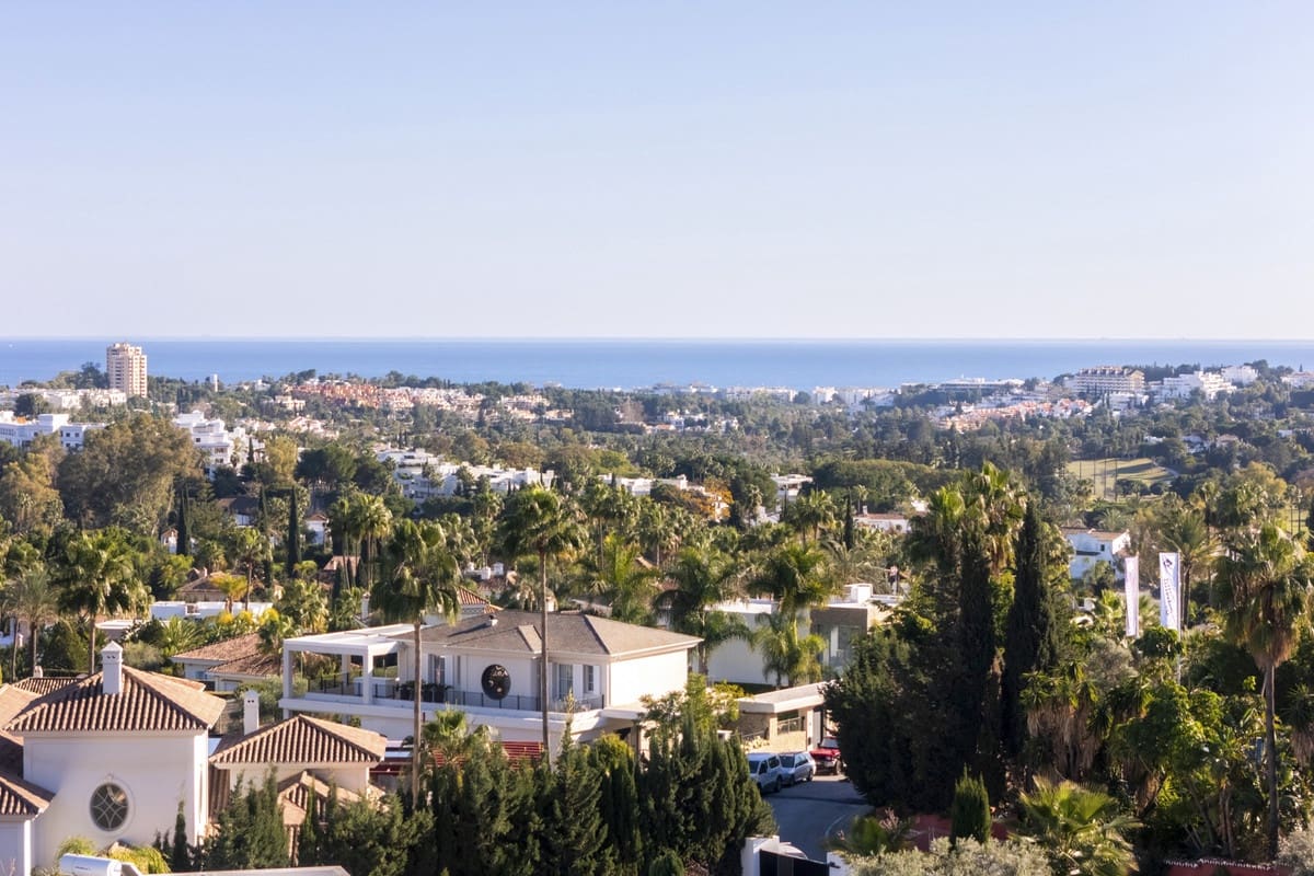 2 slaapkamer Appartement te koop in Nueva Andalucia - € 875.000 (Ref: 9480377)