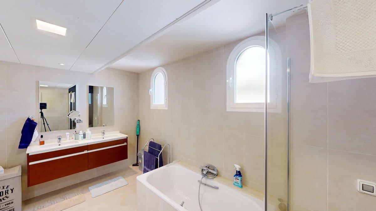 3 bedroom Penthouse for sale in Mijas with pool garage - € 875,000 (Ref: 9480380)