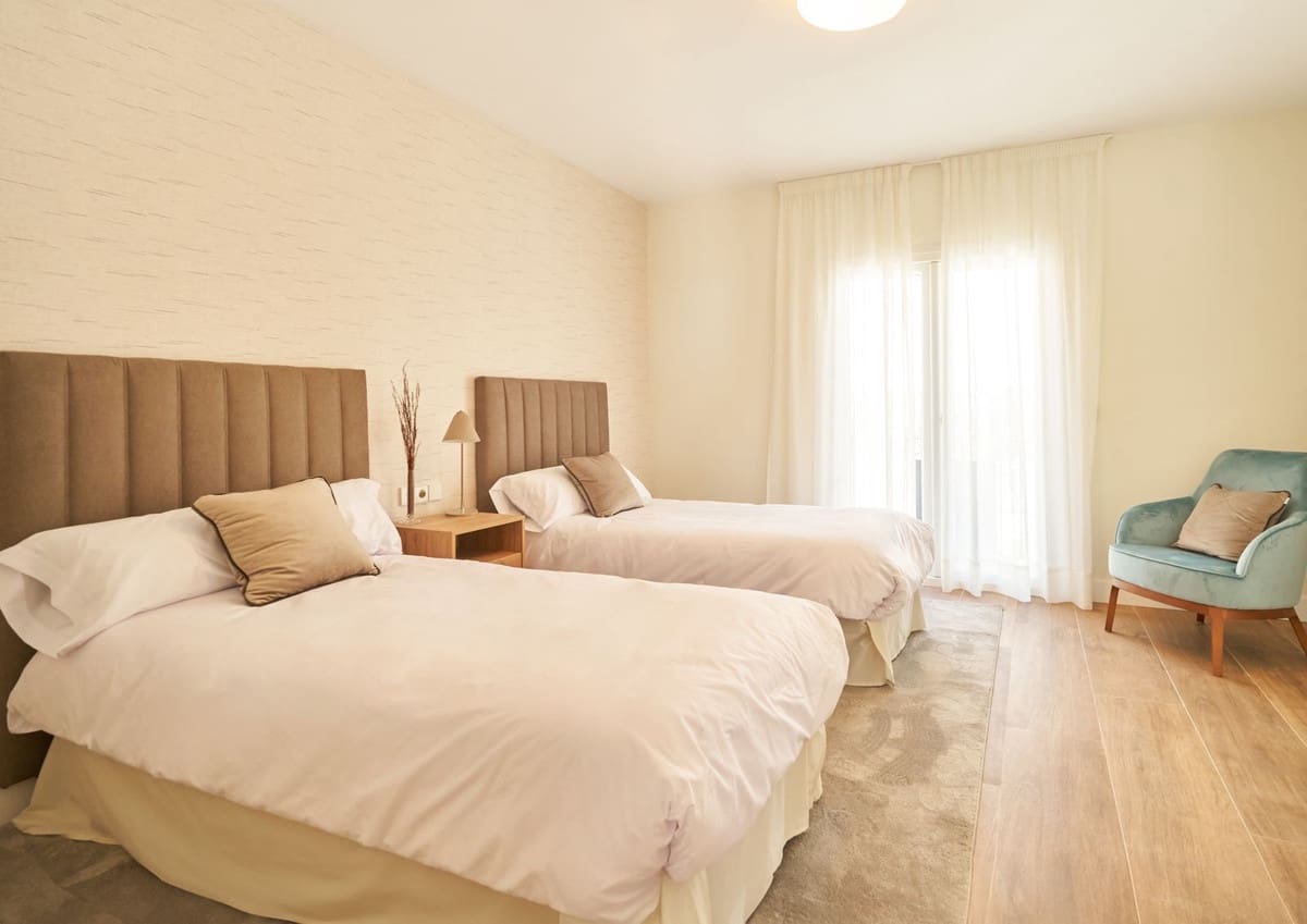 3 bedroom Townhouse for sale in La Quinta with pool - € 875,000 (Ref: 9480382)