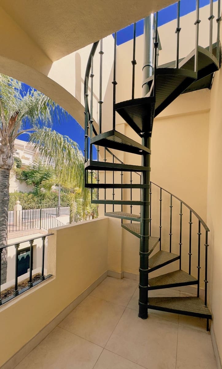 3 bedroom Townhouse for sale in La Quinta with pool - € 875,000 (Ref: 9480382)