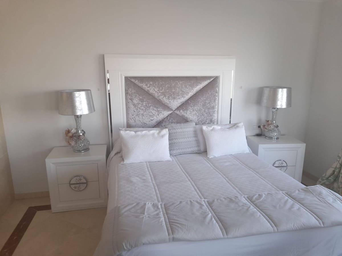 2 soveværelse Penthouse til salg i Estepona med swimmingpool garage - € 880.000 (Ref: 9480387)