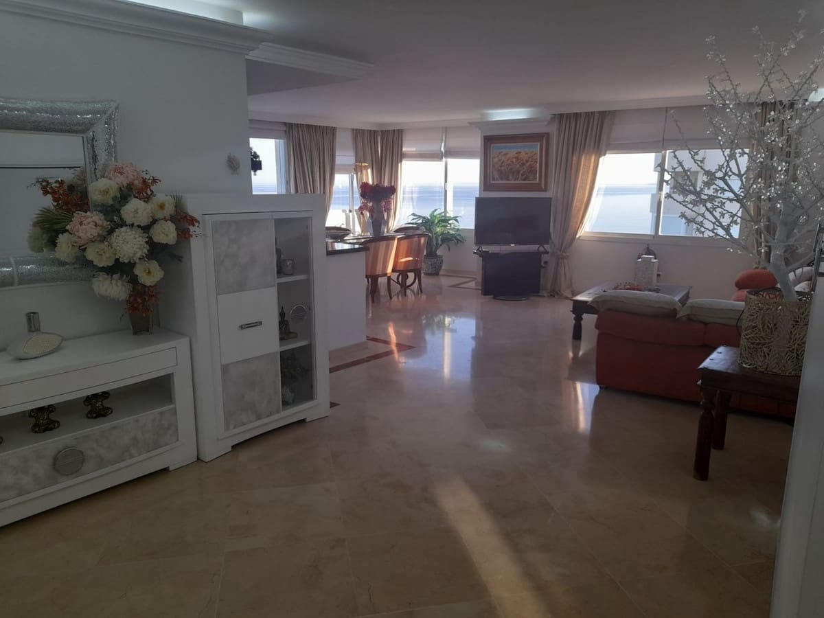 2 soveværelse Penthouse til salg i Estepona med swimmingpool garage - € 880.000 (Ref: 9480387)
