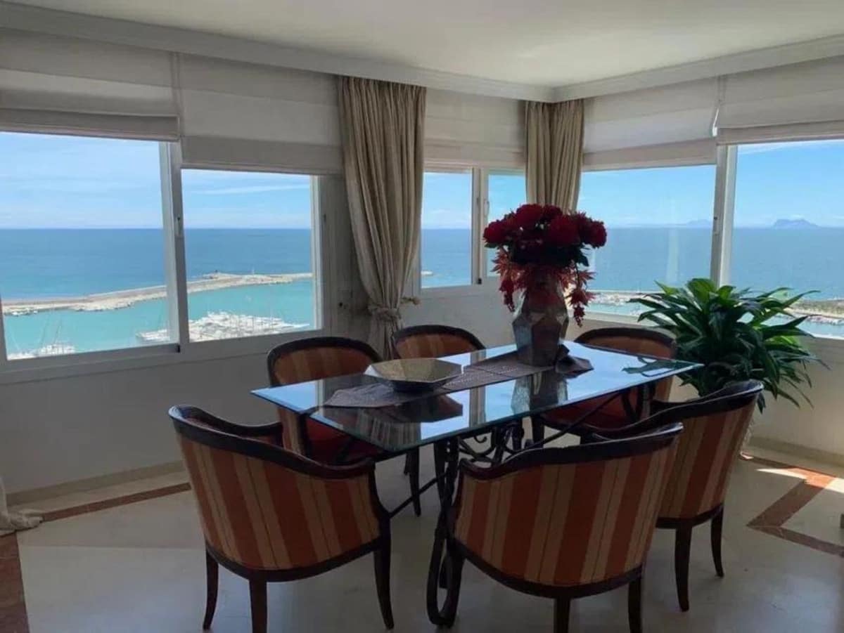 2 soveværelse Penthouse til salg i Estepona med swimmingpool garage - € 880.000 (Ref: 9480387)