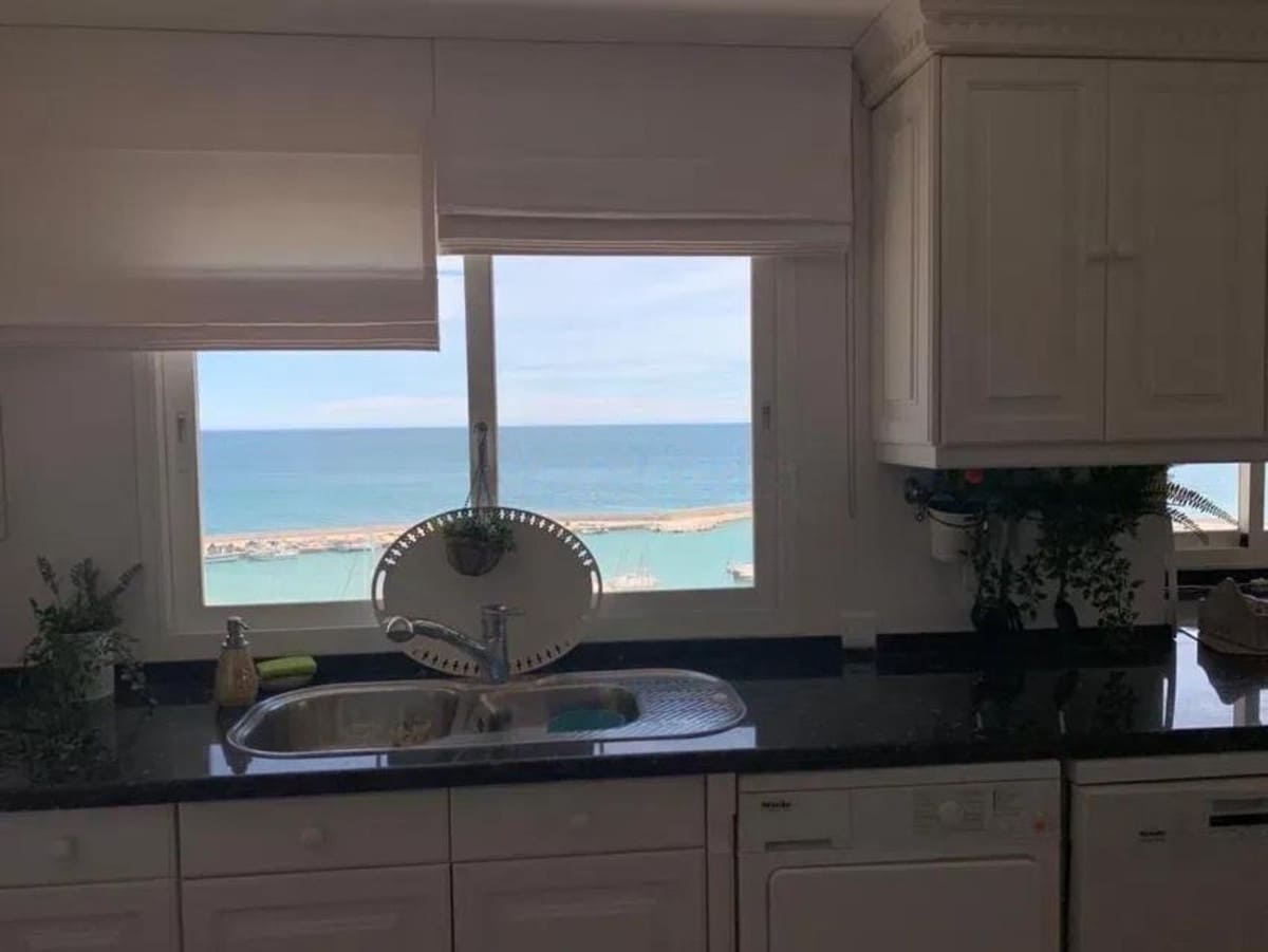 2 soveværelse Penthouse til salg i Estepona med swimmingpool garage - € 880.000 (Ref: 9480387)