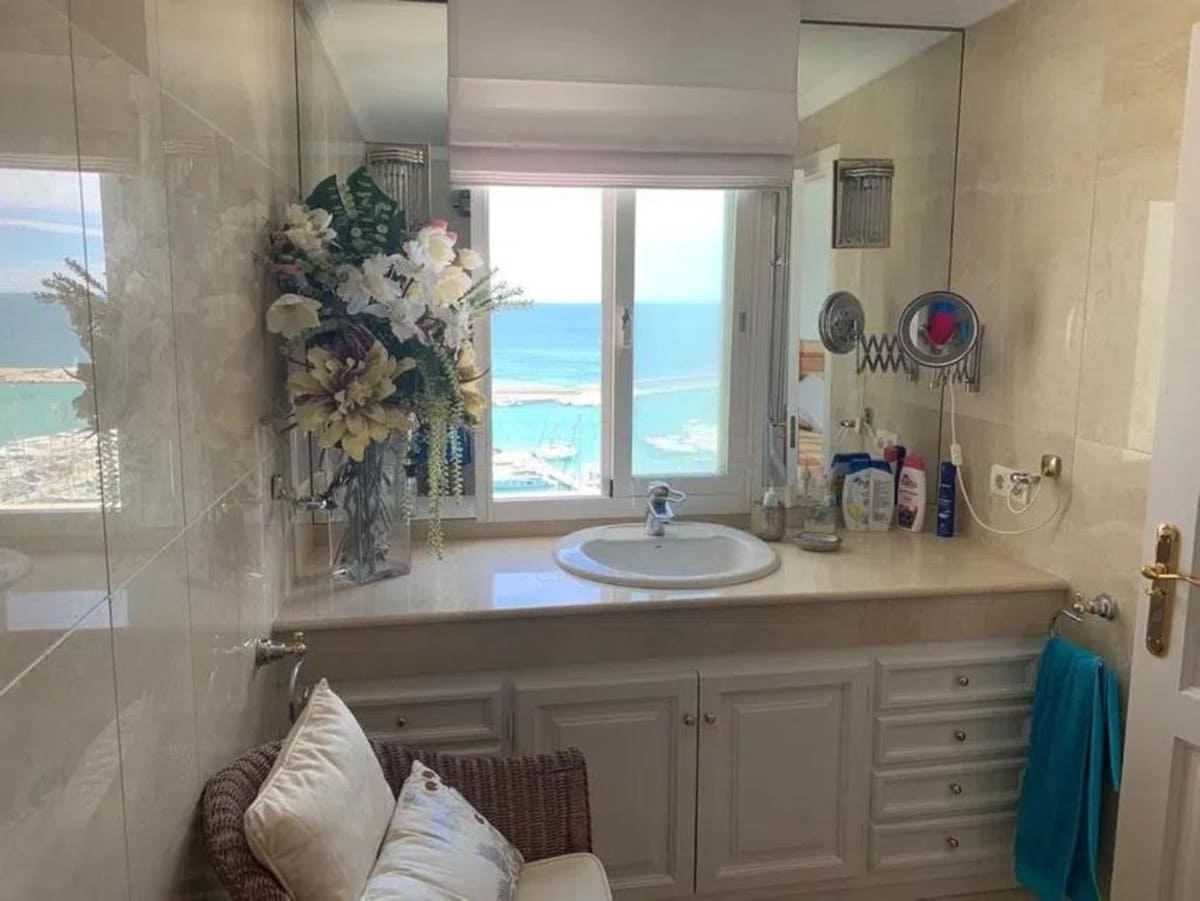 2 soveværelse Penthouse til salg i Estepona med swimmingpool garage - € 880.000 (Ref: 9480387)