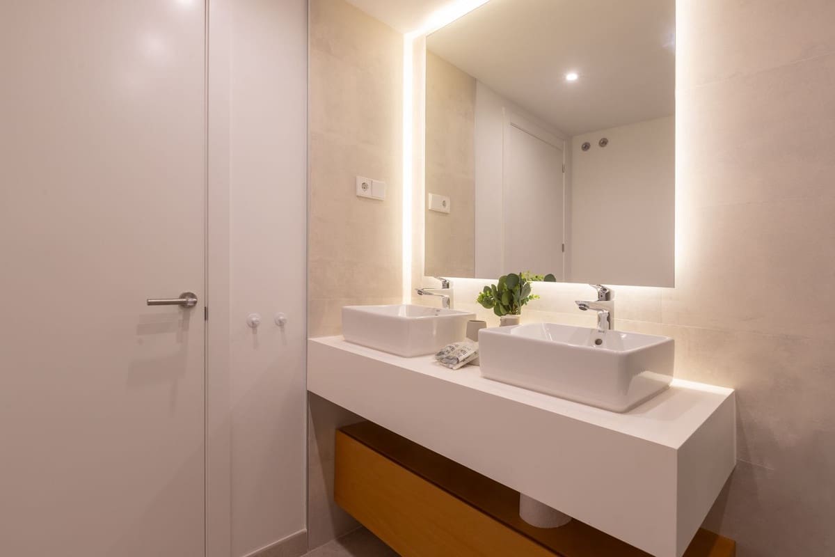 3 bedroom Townhouse for sale in Mijas Costa with pool - € 880,000 (Ref: 9480388)