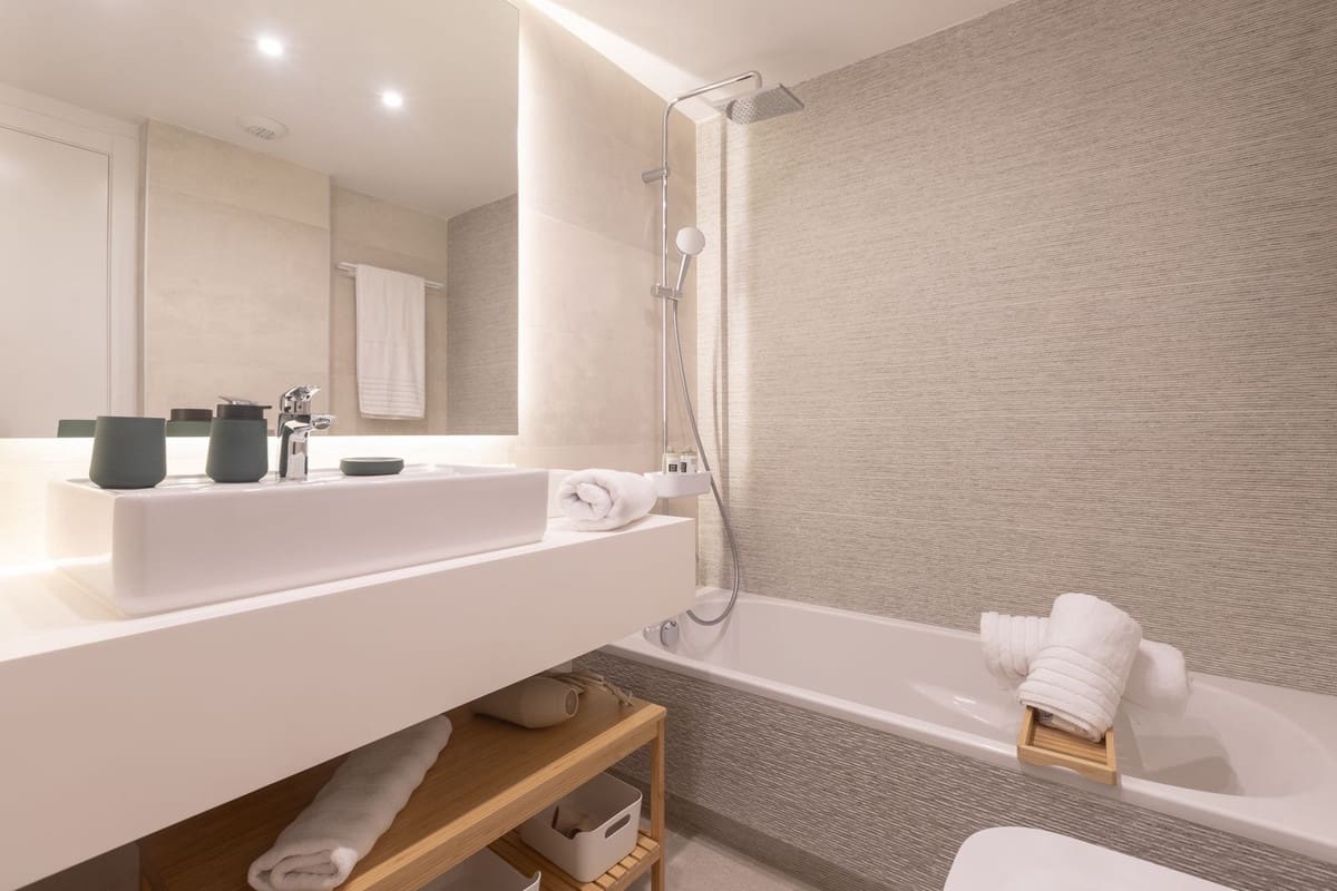 3 bedroom Townhouse for sale in Mijas Costa with pool - € 880,000 (Ref: 9480388)