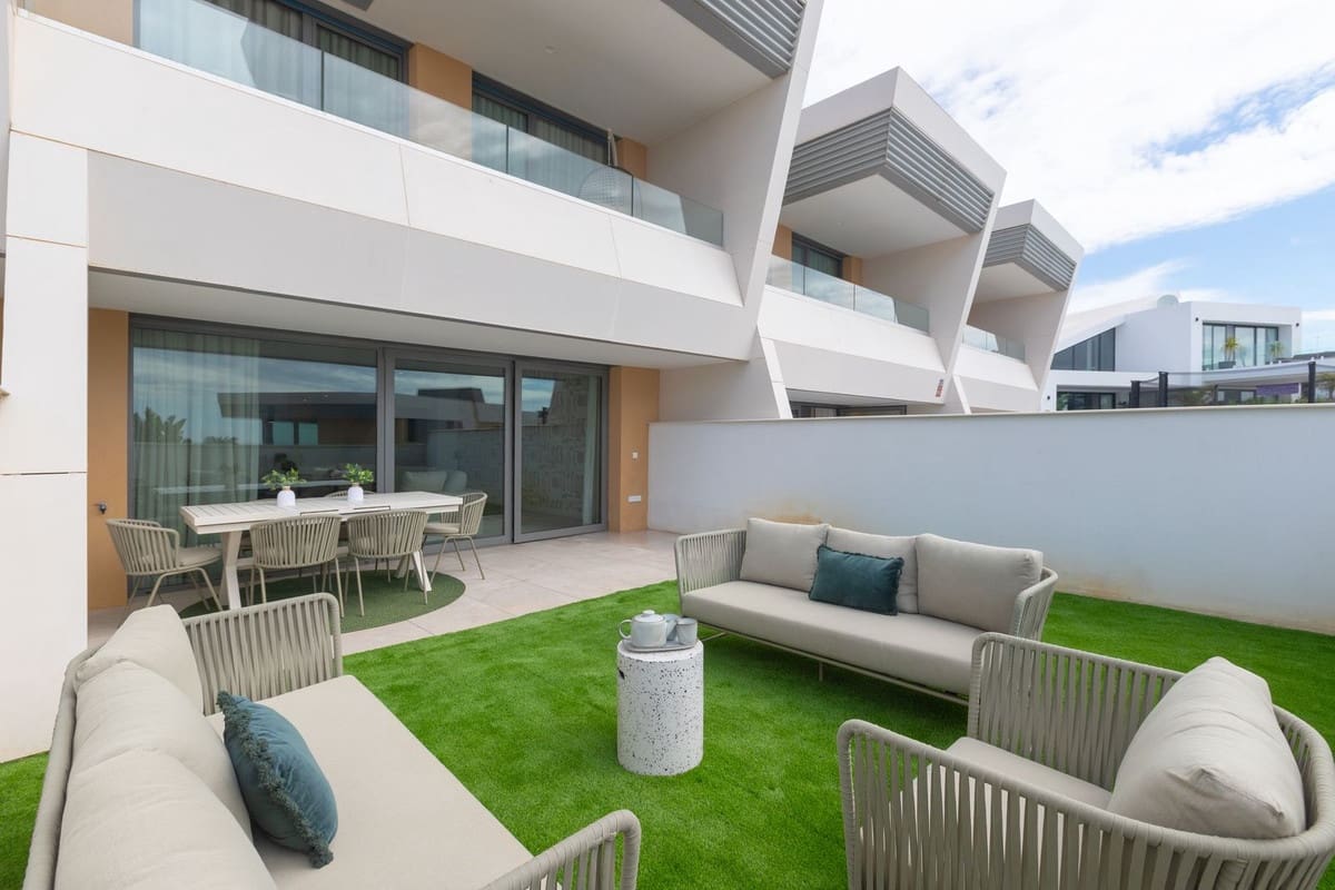 3 bedroom Townhouse for sale in Mijas Costa with pool - € 880,000 (Ref: 9480388)