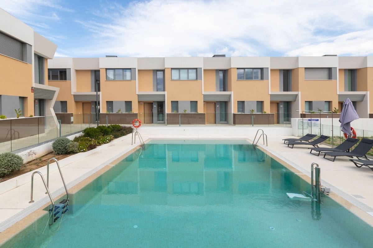 3 bedroom Townhouse for sale in Mijas Costa with pool - € 880,000 (Ref: 9480388)